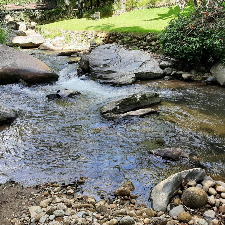 Casa Rosa Lumiar, Cachoeira Particular E Fazendinha Esterno foto